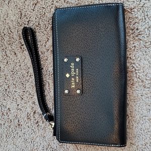 Kate Spade wristlet, black